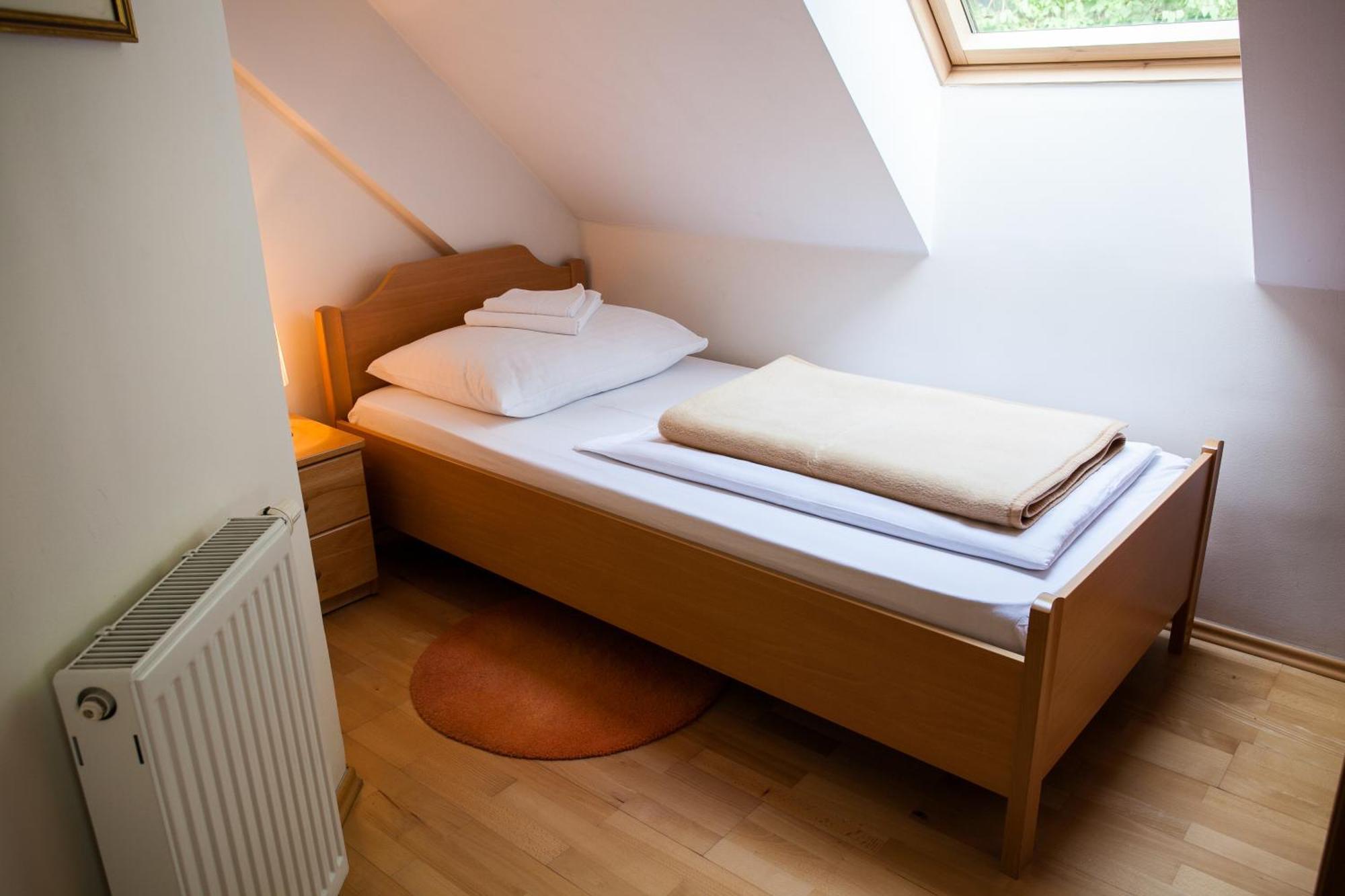 B&B Pod Skalo Kamnik Habitación foto